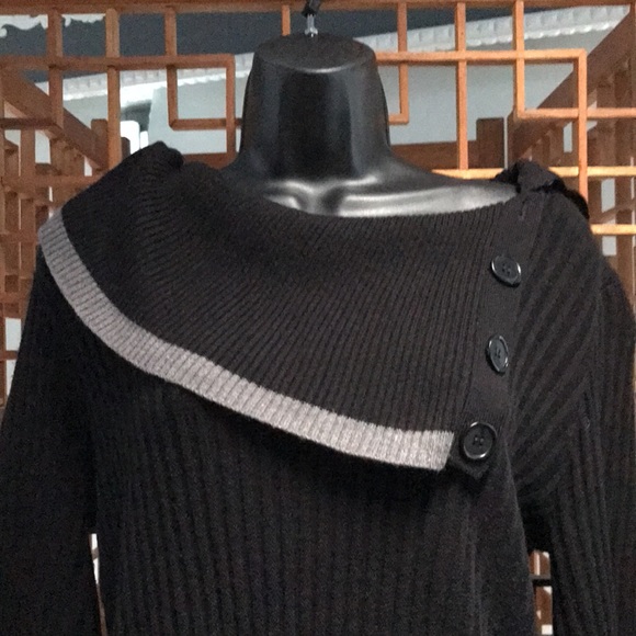 Studio One long gray and black sweater. Size XL. - Picture 2 of 9